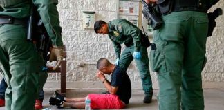 Detienen a más 80 migrantes en Texas retenidos en casas de seguridad