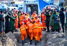 Rescatan a mineros que habían quedado atrapados en una mina en China