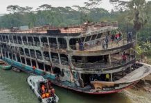 Al menos 36 muertos en un incendio de un barco en Bangladesh