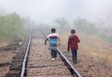 Rescatan a 5 niños migrantes sin familiares en la frontera de Texas Rescatan a 5 niños migrantes sin familiares en la frontera de Texas
