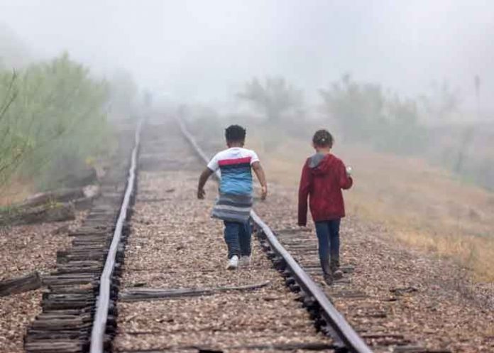 niños1 Rescatan a 5 niños migrantes sin familiares en la frontera de Texas