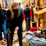 ¡Blasfemia! Templo Satánico presenta su percebe navideño en Illinois