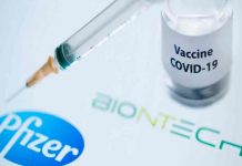 Pfizer dice que tres dosis de su vacuna podrían neutralizar ómicron