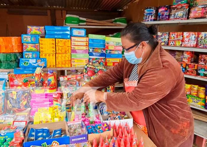 Puestos para la venta de pólvora en Managua