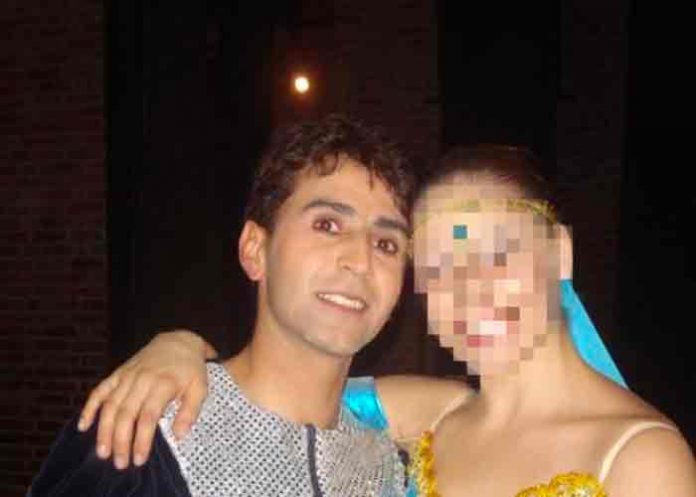 Hallan cuerpo de profesor enterrado con cemento en una pared de su casa