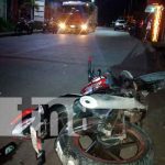 Motociclistas colisionan de frente y terminan lesionados en Río Blanco Motociclistas colisionan de frente y terminan lesionados en Río Blanco