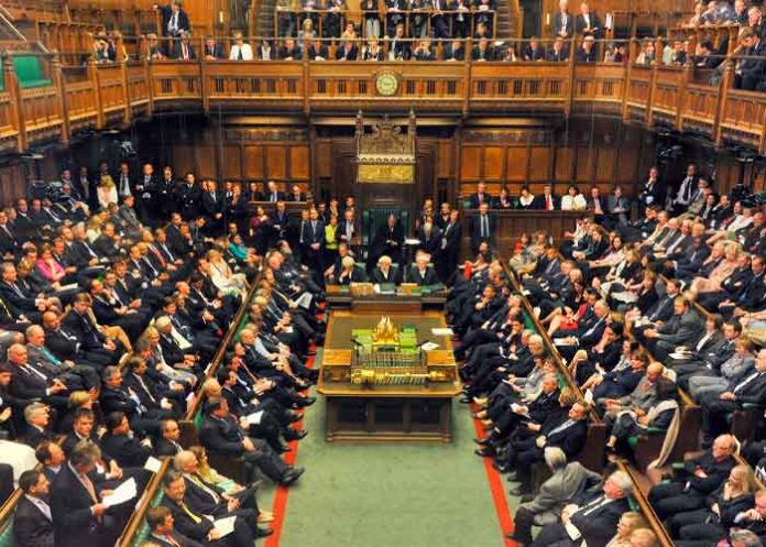 Encuentran cocaína en diversos lavamanos del Parlamento británico