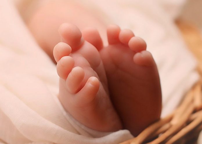 reino-unido4 Aberrantes: Matan a una bebé en Reino Unido ¡tenía más de 60 huesos rotos!