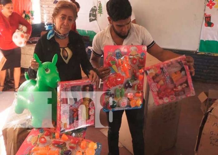 Listos para la entrega de juguetes a niños de Río Blanco