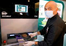 ¿Hamburguesa vegetariana preparada por un robot? Así se mueve la tecnología El robot que cocina en minutos