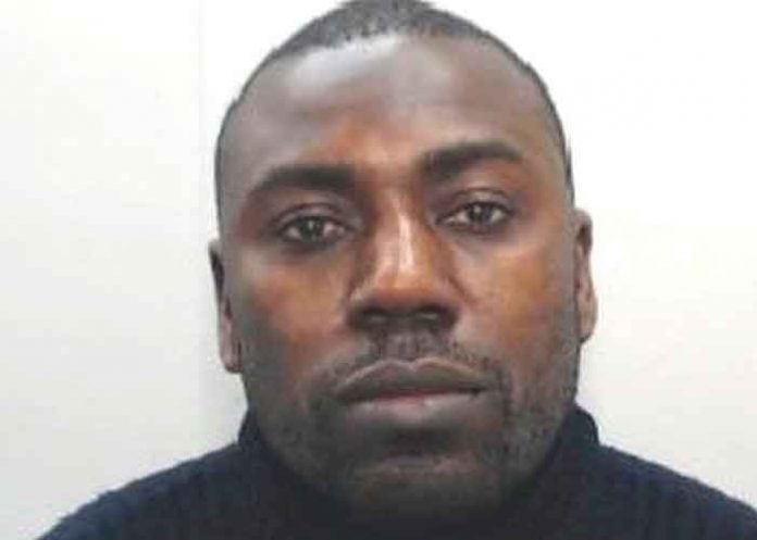 Pervertido fingió ser taxista para violar una joven en Inglaterra