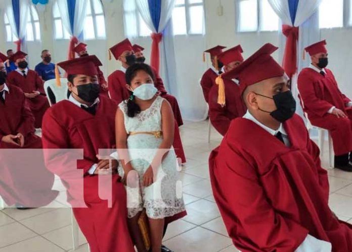 Privados de libertad de Tipitapa reciben diploma por haber finalizado la secundaria