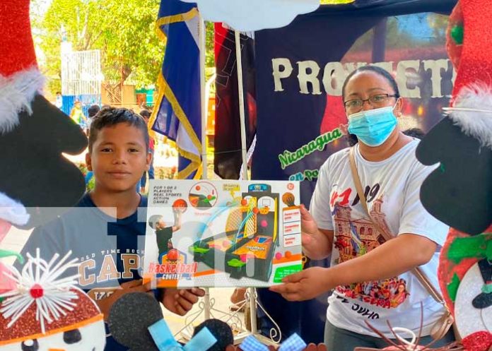 Entrega de juguetes para alegría de la niñez en Nandaime