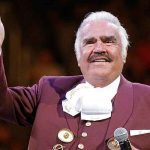 Vicente Fernández 'está grave', informa su hijo; pide oraciones por su padre