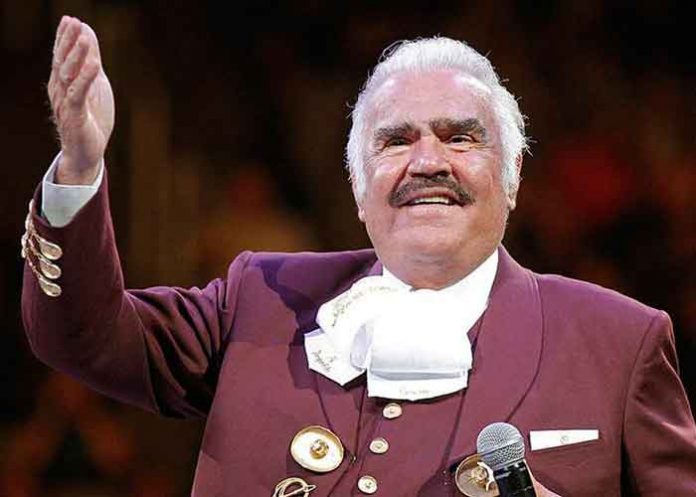 Vicente Fernández 'está grave', informa su hijo; pide oraciones por su padre