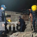 ¡El susto de sus vidas! Colapsa pared de una vivienda en Acoyapa, Chontales Bomberos remueven escombros tras colapso de vivienda en Chontales