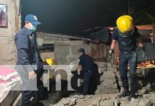 ¡El susto de sus vidas! Colapsa pared de una vivienda en Acoyapa, Chontales Bomberos remueven escombros tras colapso de vivienda en Chontales