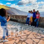 Familias disfrutan fin de semana apreciando Volcán Masaya