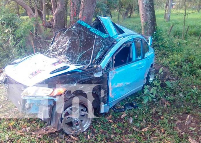 Conductor se estrella contra un árbol en Matiguás
