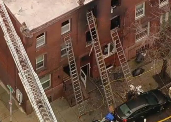 Incendio en una vivienda en Filadelfia deja al menos 13 muertos