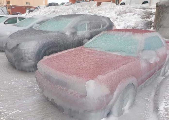 Peligrosa tormenta de viento y hielo azota Florida.