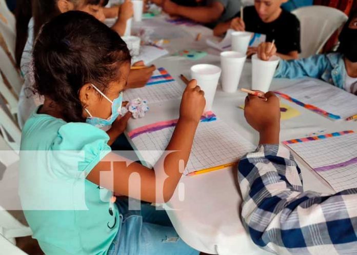 Familias disfrutan actividades económicas en el Parque de Ferias, Managua
