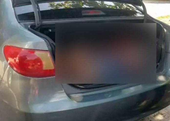 1 Como criminal: encierra a su hijo en cajuela por dar positivo a COVID-19