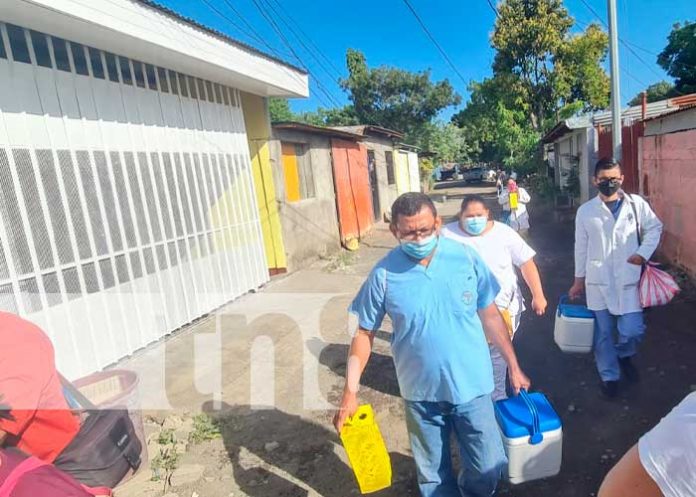 1 Inmunizan en el distrito III de Managua a la población contra el COVID-19
