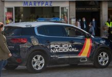 España: Sinvergüenza intenta atacar una tienda y dueña le parte en dos la cara