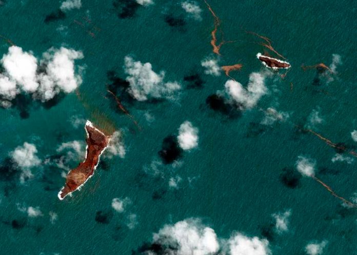Sorprendentes imágenes muestran cómo el océano cubre la isla de Tonga