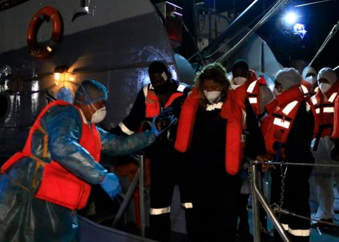 Naufragio en Panamá deja un desaparecido y 12 personas rescatadas