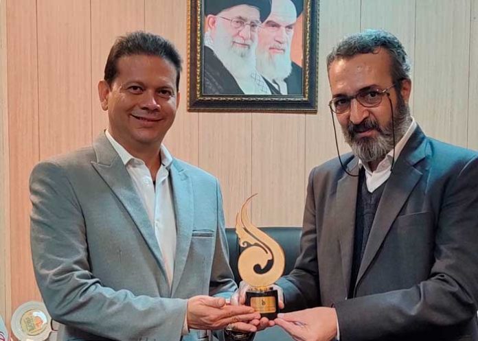 Embajador de Nicaragua en Irán visita el centro de literatura