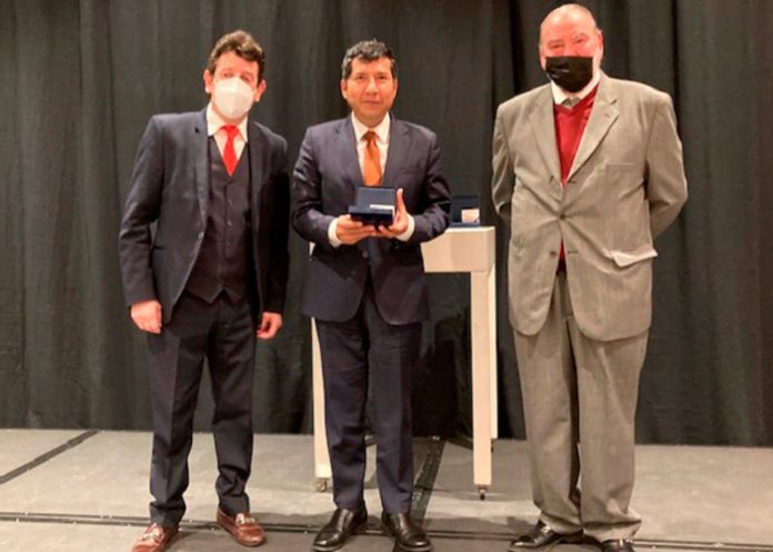 11 Nicaragua recibe la medalla al mérito en turismo en España