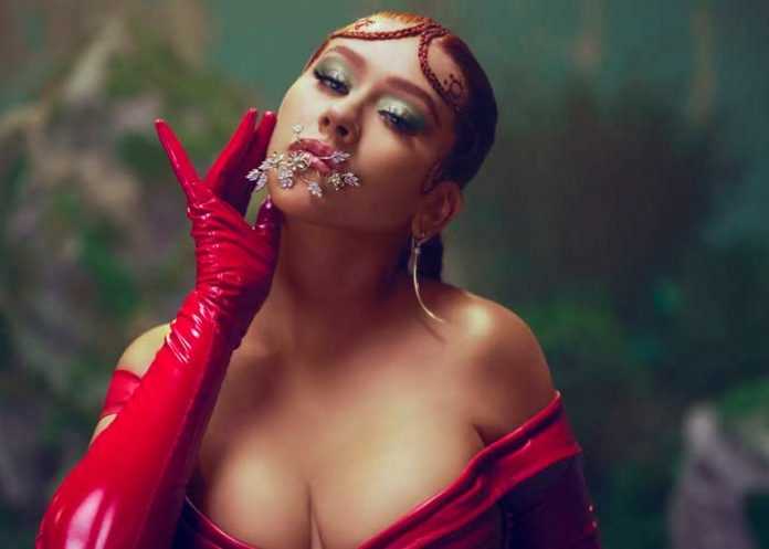 Christina Aguilera rinde tributo a Vicente Fernández