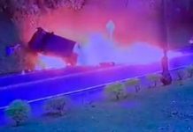 ¡Boom! Explota moto al chocar con camioneta en Colombia (VIDEO) ¡Boom! Explota moto al chocar con camioneta en Colombia (VIDEO)