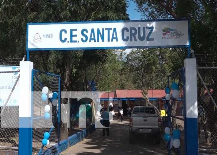 Estudiantes inician años escolar con su colegio totalmente renovado en Rivas