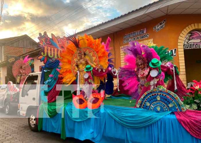 2 Familias de Juigalpa dan la bienvenida al Año Nuevo con un colorido Carnaval