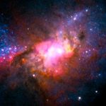 Descubren un agujero negro que ‘da a luz’ estrellas Descubren un agujero negro que 'da a luz' estrellas.