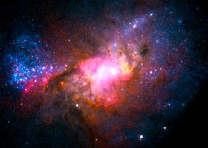 2 Descubren un agujero negro que 'da a luz' estrellas.