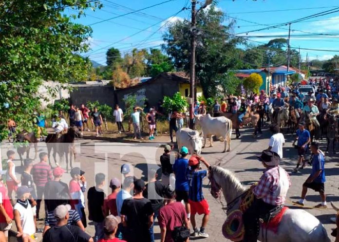 Realizan tradicional tope de toros en Diriomo