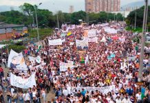 Grupos armados disparan contra manifestantes en Colombia Grupos armados disparan contra manifestantes en Colombia