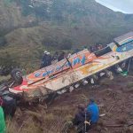 11 personas mueren en Bolivia al caer un bus en un precipicio 11 personas muertas en Bolivia al caer bus en un precipicio