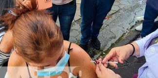 Aplican biológicos anti COVID-19 a la población del barrio El rodeo, Managua