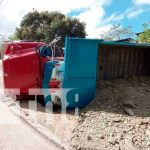Camión se vuelca en el municipio de Santo Tomás, Chontales