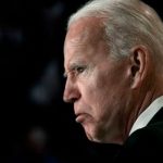 Biden llama "estúpido hijo de p*ta" a periodista en conferencia de prensa