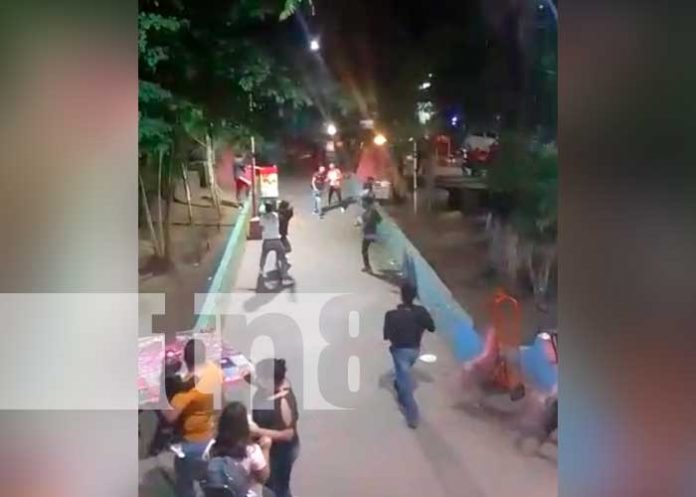 Jóvenes arman trifulca en Parque de Diriamba