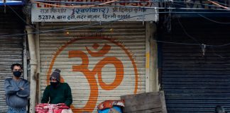 Nueva Delhi cierra restaurantes y oficinas ante la tercera ola de COVID-19