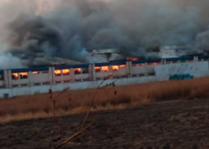 3.2 Tremendo incendio en una fábrica de Mexico (Video)