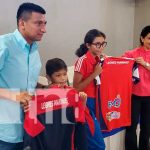Entregan materiales deportivos al equipo Leones Marinos de Managua Entregan materiales deportivos al equipo Leones Marinos de Managua