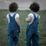 Mujer deja a sus hijos en un sótano mientras ella andaba de parranda